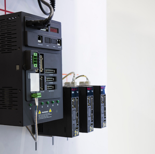 Industrial Automation Unveiled: What is a PLC and How ls lt Applied?