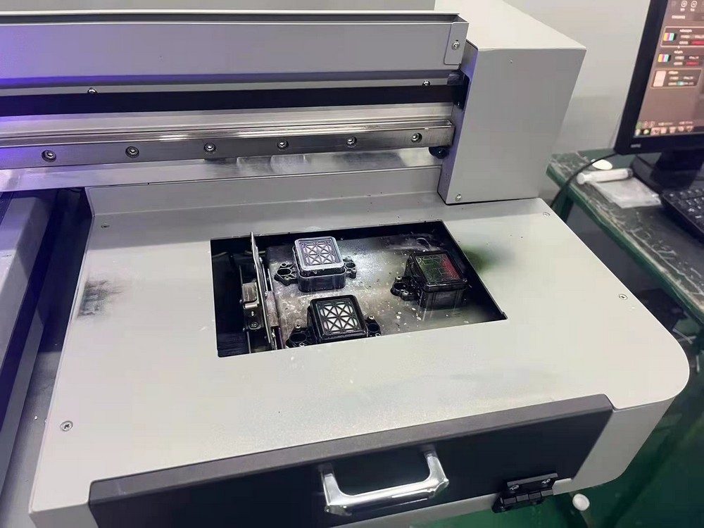 AMO 6090 UV FLATBED PRINTER AMO 6090 UV FLATBED PRINTER