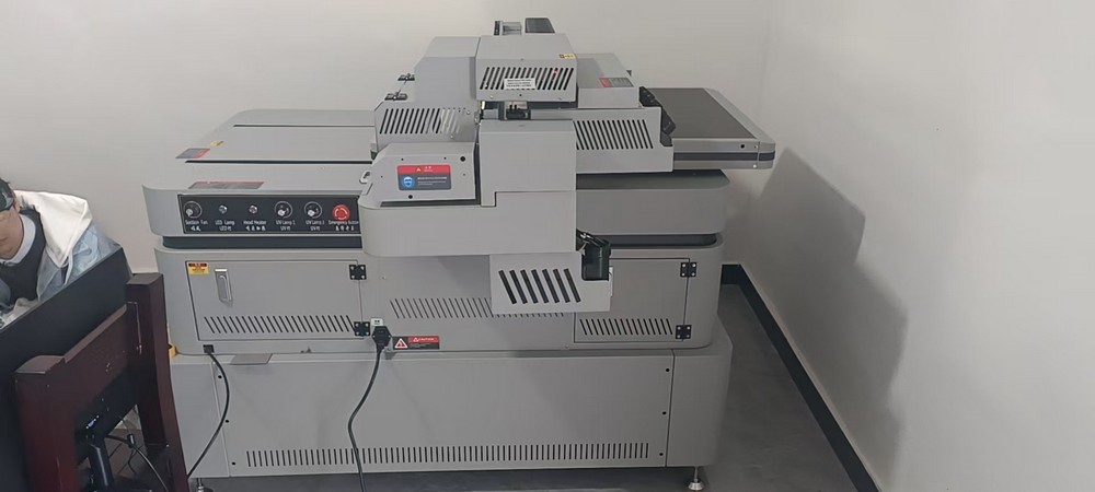 AMO 6090 UV FLATBED PRINTER AMO 6090 UV FLATBED PRINTER